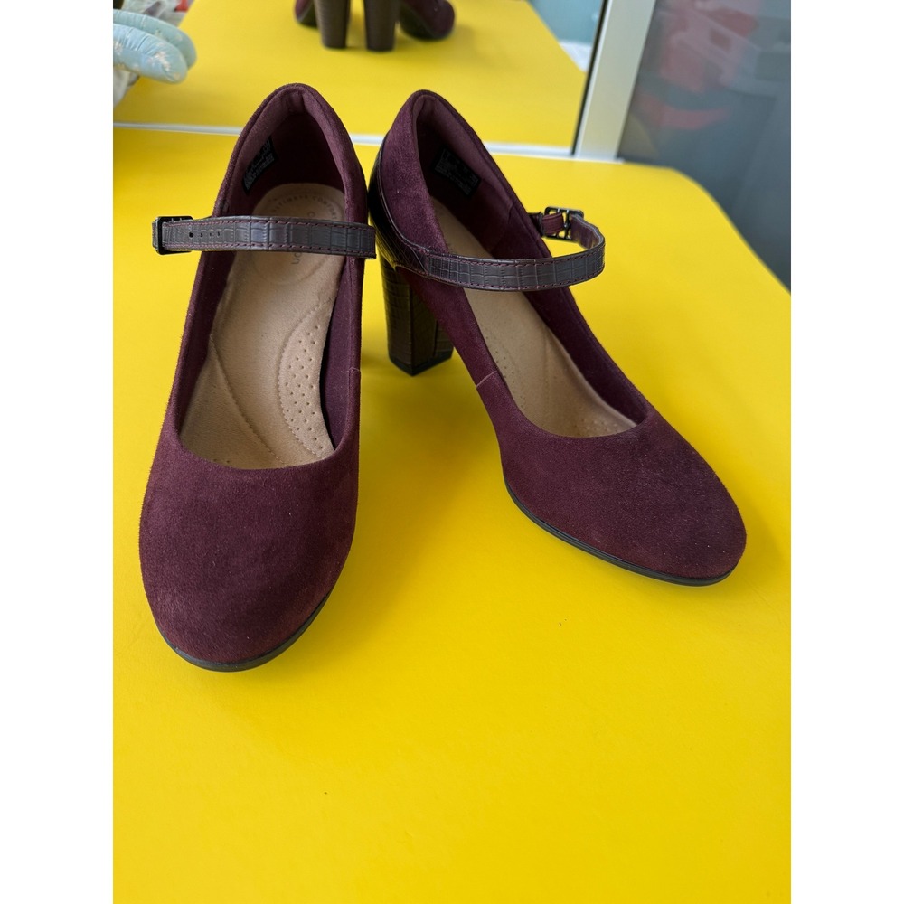 Clarks Burgundy Suede Croc Embossed MaryJane Block Heels 7.5/38 Retro Comfy